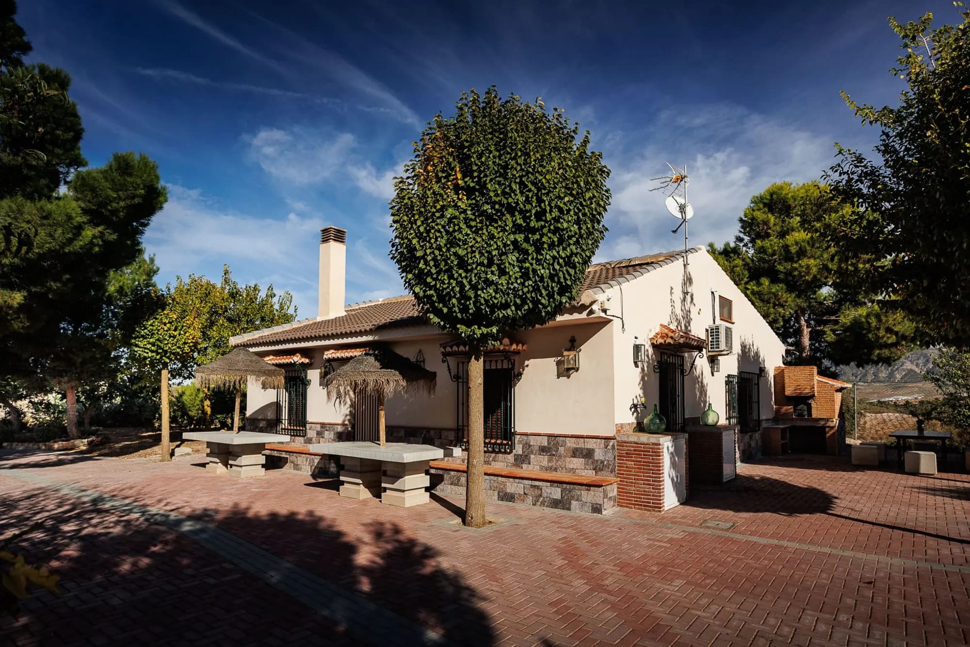Fachada de la casa rural de Cónchar