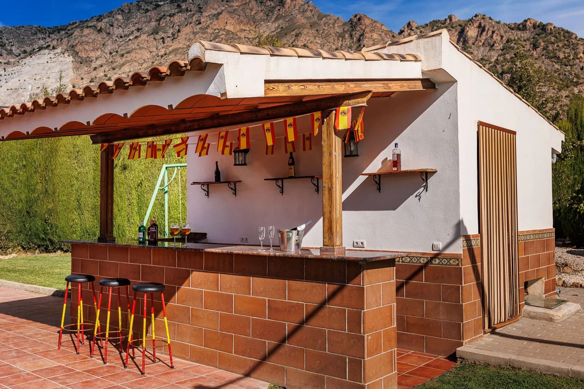 Barra exterior con barbacoa